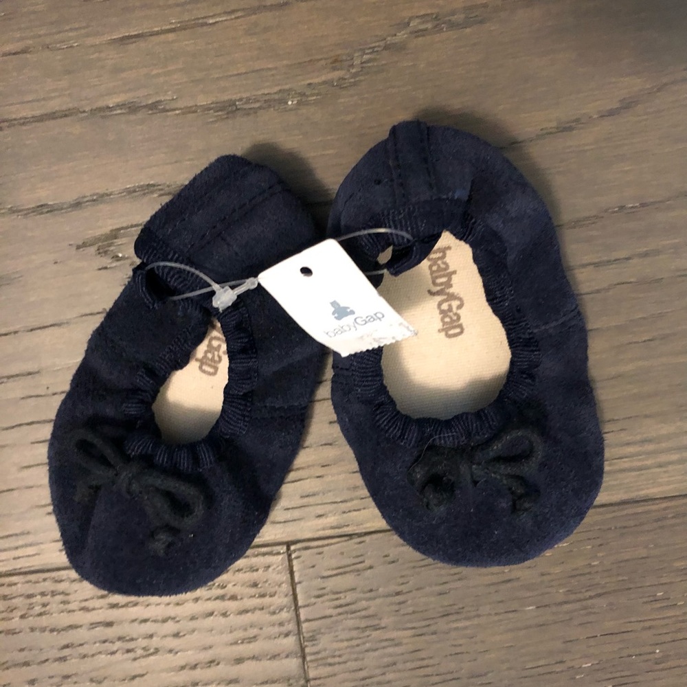 Baby gap navy baby shoes sz 3-6M NWT